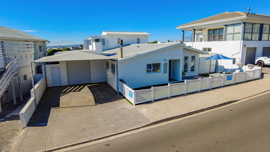 4 Bedroom Property for Sale in Yzerfontein Western Cape